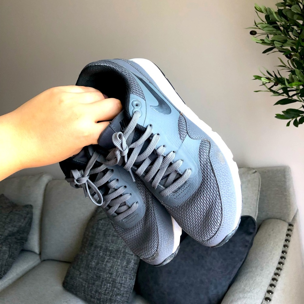 Nike air Max grey women shoes size US 9
